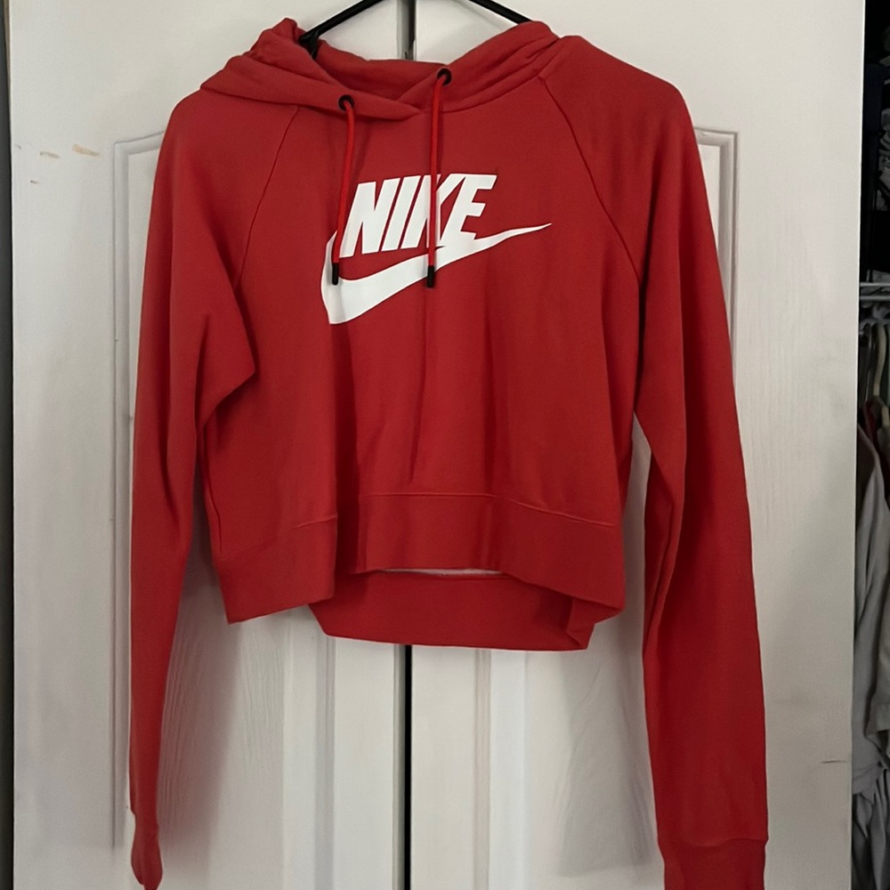 red nike cropped hoodie